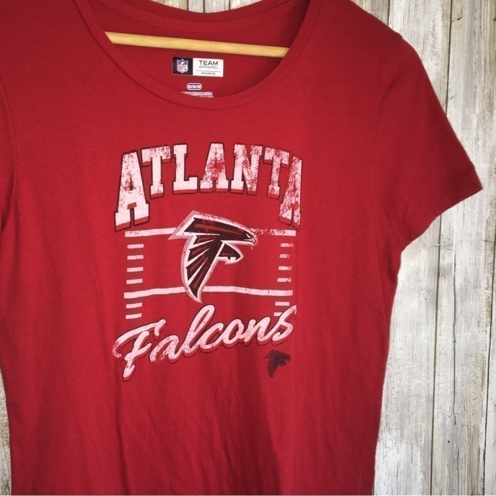 NFL Atlanta Falcons Sideline Tee Women’s Medium Red Graphic Shirt Football Fan - Picture 2 of 4